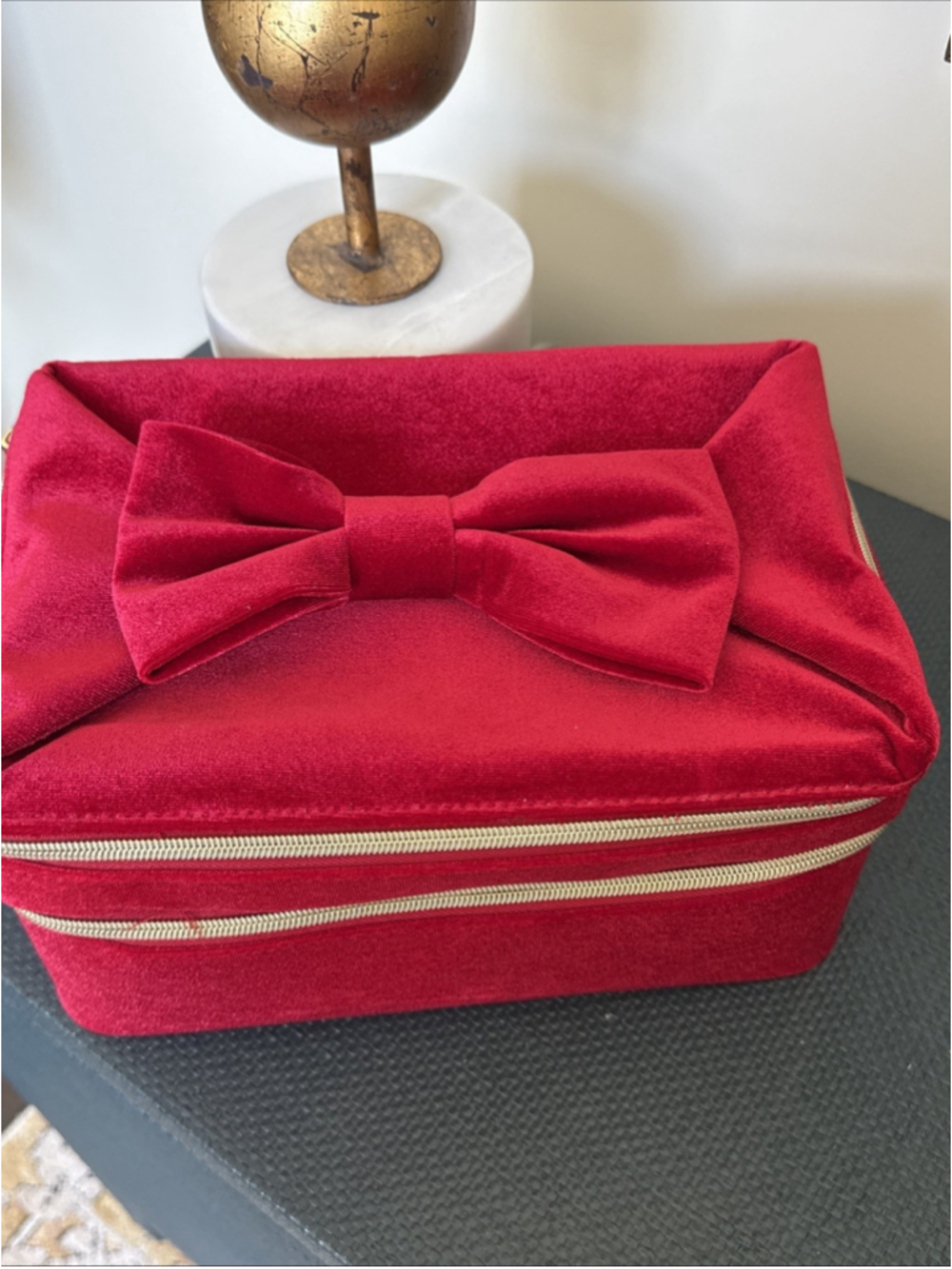 Estee Lauder Red Velvet Bow Accented Cosmetic Makeup Bag Travel Case NWOT - Picture 2 of 9